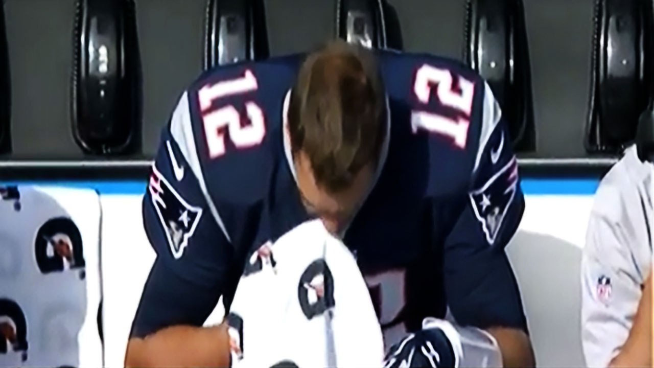 Tom Brady Caught Picking His Nose, Danny Amendola Makes INCREDBILE Catch