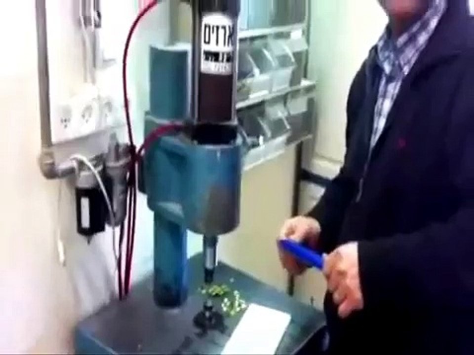 הוספת טבעות קשירה ביריעות ברזנט - הכל לים