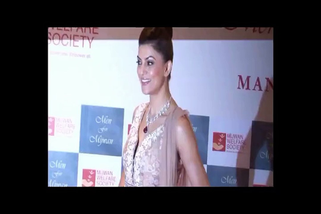 Sushmita Sen and Urmila Matondkar at MEN FOR MIJWAN fashion show