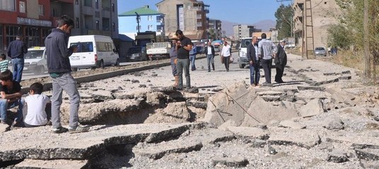 Yüksekova'da polis aracına mayınlı saldırı