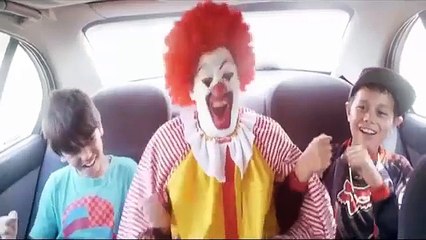Attention quand Ronald du McDo part en cacahuettes
