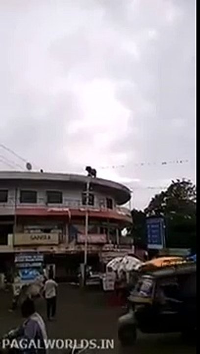 BULL NE CHAAAT SE JUMP LAGA DI
