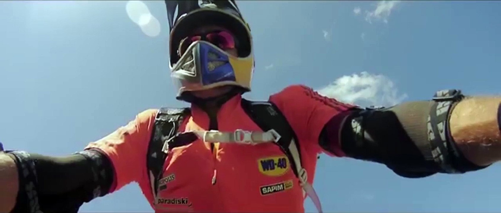 Il joue les funambules en VTT à 110 m au-dessus du vide