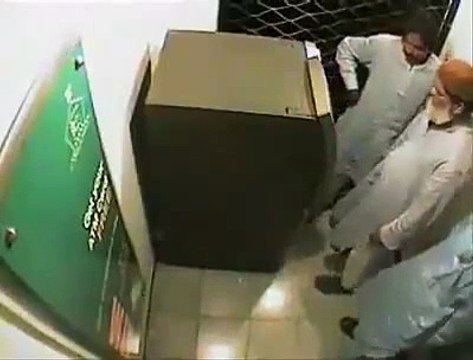 Watch What Happened with This Old Man While Taking Money From ATM, Really Shameful