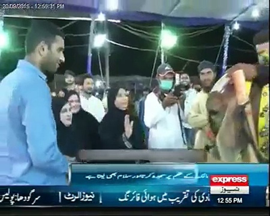قربانی کا نرالہ جانور جو سجدہ اور اللہ تعالیٰ کو پکارنے پر آسمان کی طرف اشارہ بھی کرتا ہے