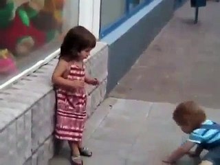 Les enfants Drôle d'essayer d'avoir des relations sexuelles 2014