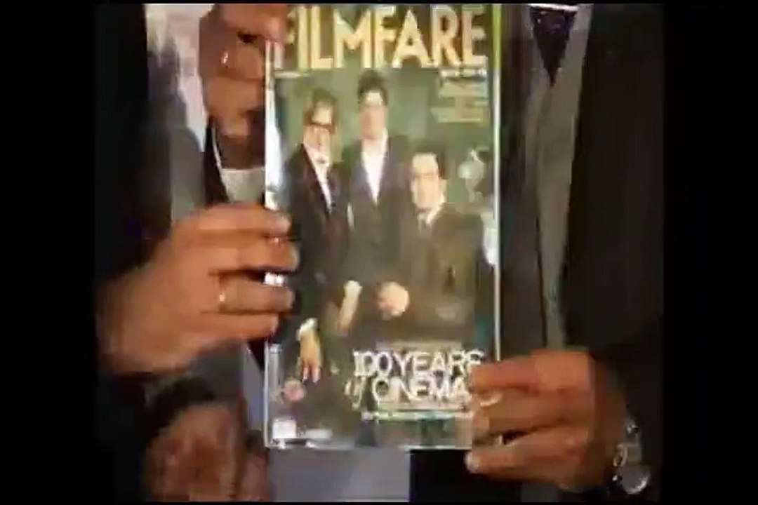 shahrukh khan launches the new edition of filmfare magazine