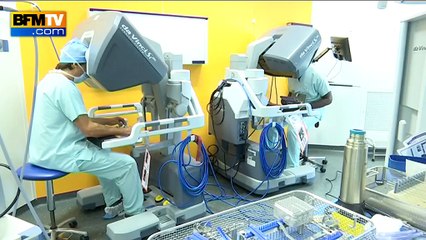 Une opération à l’aide d’un robot contrôlé par un chirurgien