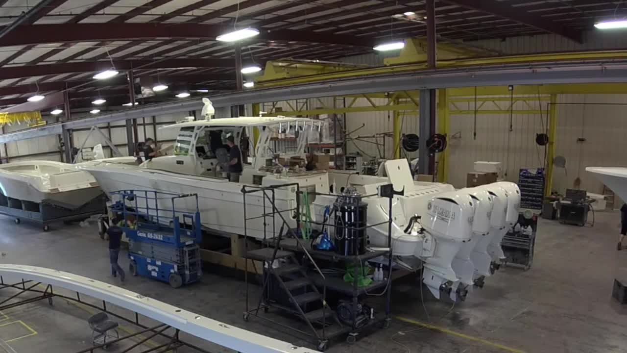 HydraSports Custom Rolls Out 53-Foot Center Console