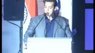 Salman Khan has fun with media