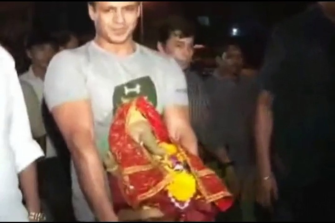 Vivek Oberoi's Ganpati Visarjan _ Ganesh Chaturthi 2012