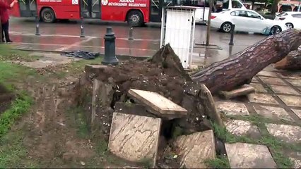 Adana’yı sağanak vurdu