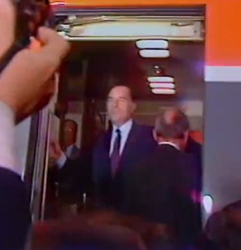 Le président François Mitterrand inaugure le premier TGV, « train révolutionnaire » du temps de parcours
