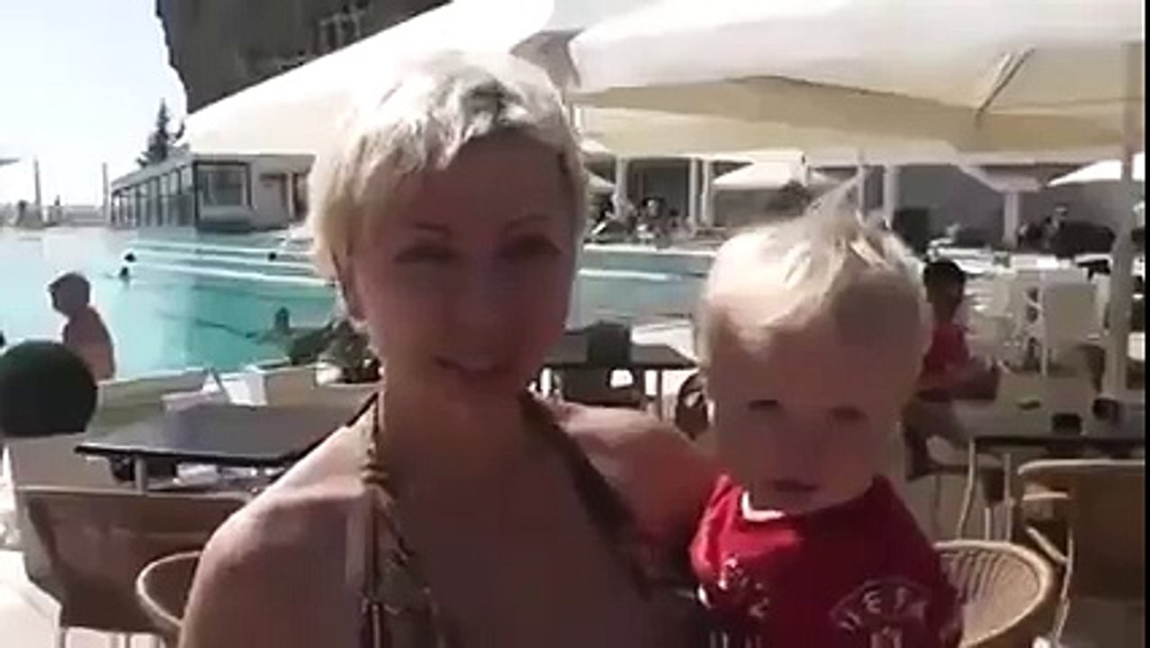 Canlı Yayında Annesini Emmek İsteyince :)) VideoTurkiye.Net
