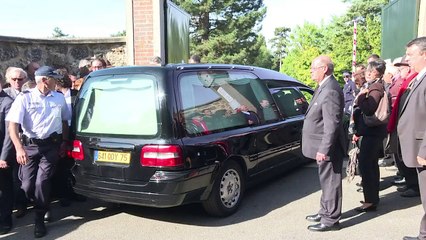 Guy Béart inhumé à Garches en présence du monde du spectacle