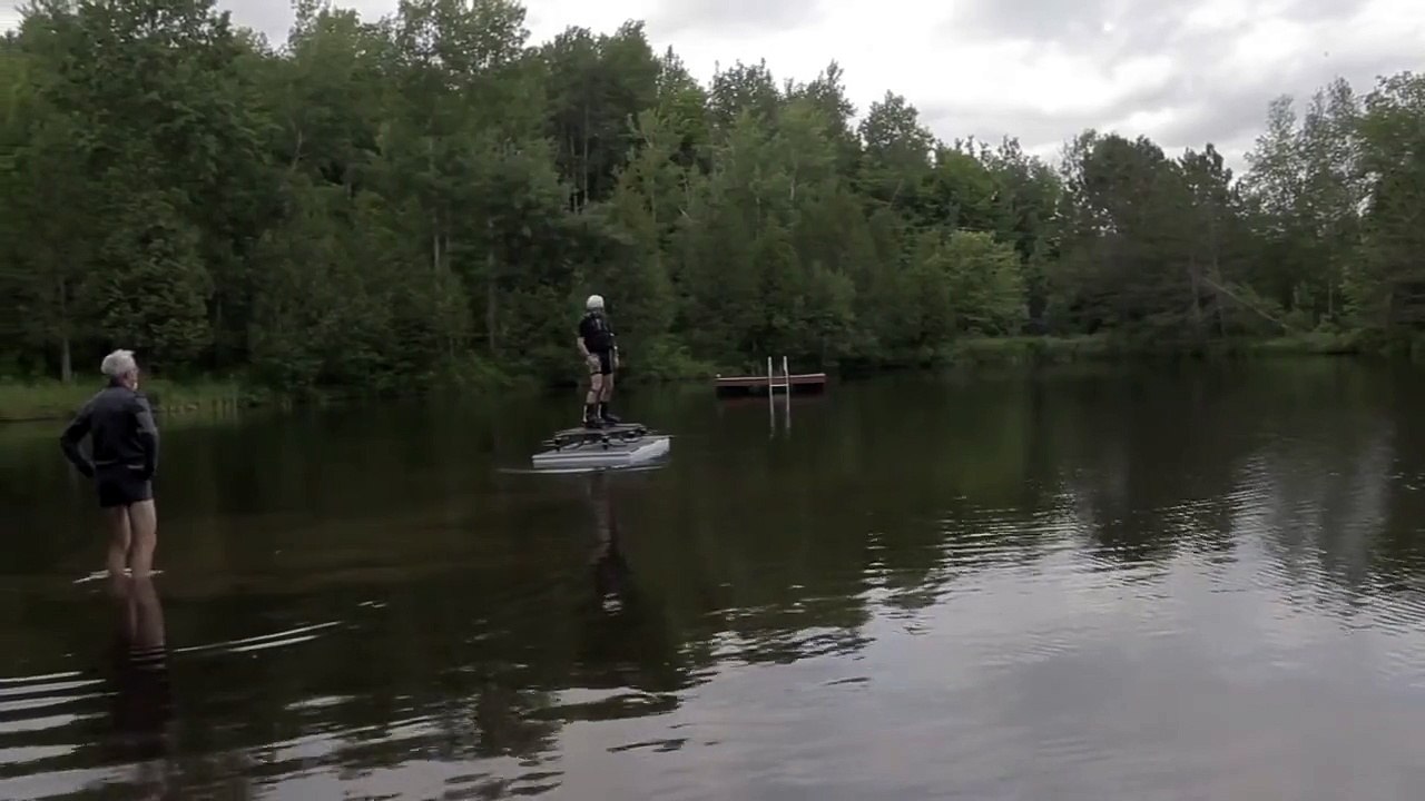 Un hover-board sur l'eau