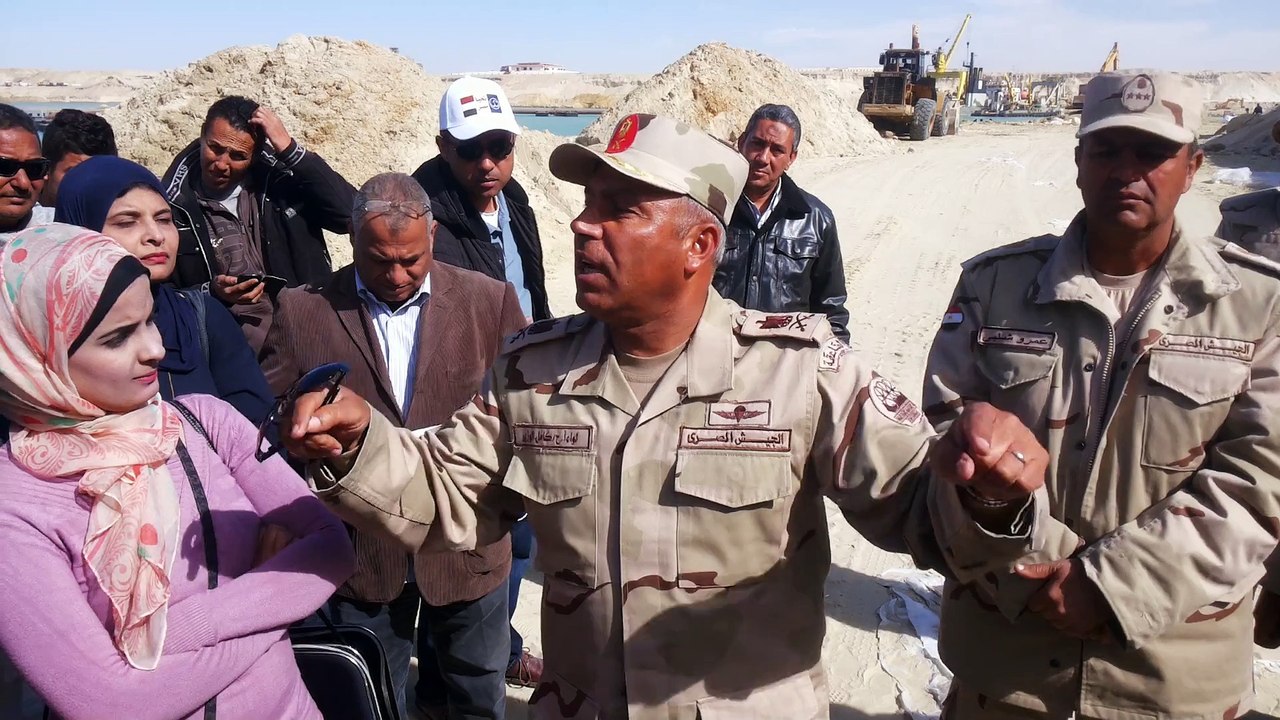اللواء كامل الوزير المشرف على قناة السويس الجديدة مع الصحفيين فبراير2015