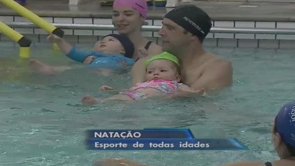 Natação para bebês estimula o desenvolvimento e a coordenação motora