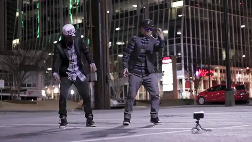 Robot dance on street show - video Dailymotion