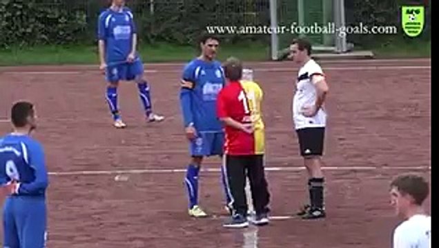 Almanya'da Amatör ligde Türk hakem eşyalarını unutunca, maçı üstündeki GS formasıyla yönetir. Saati ise cep telefonu