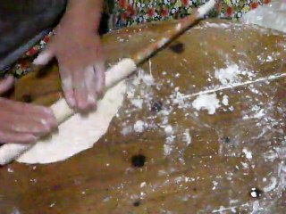 ERGENE PINARBAŞI MAHALLESİNDE BAYRAMLIK TATLI YAPIMI...