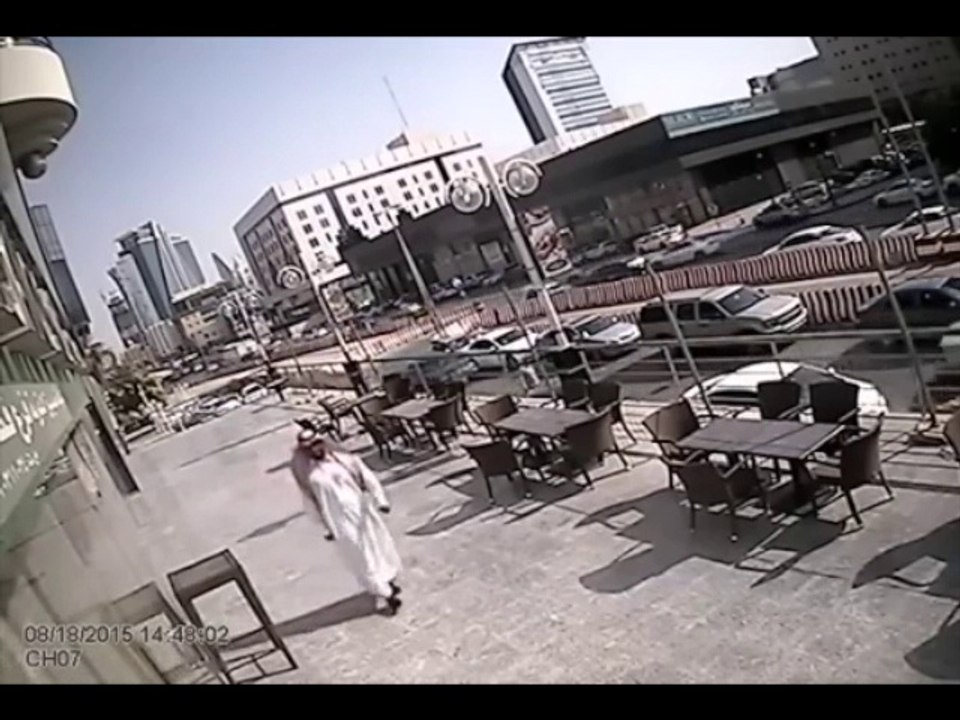 Man survives from large glass falling from 6th floor on him!