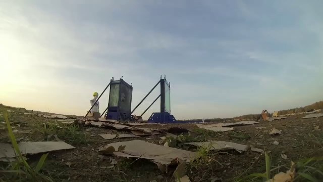 Men test 45 layers bulletproof glass with RPG Canon