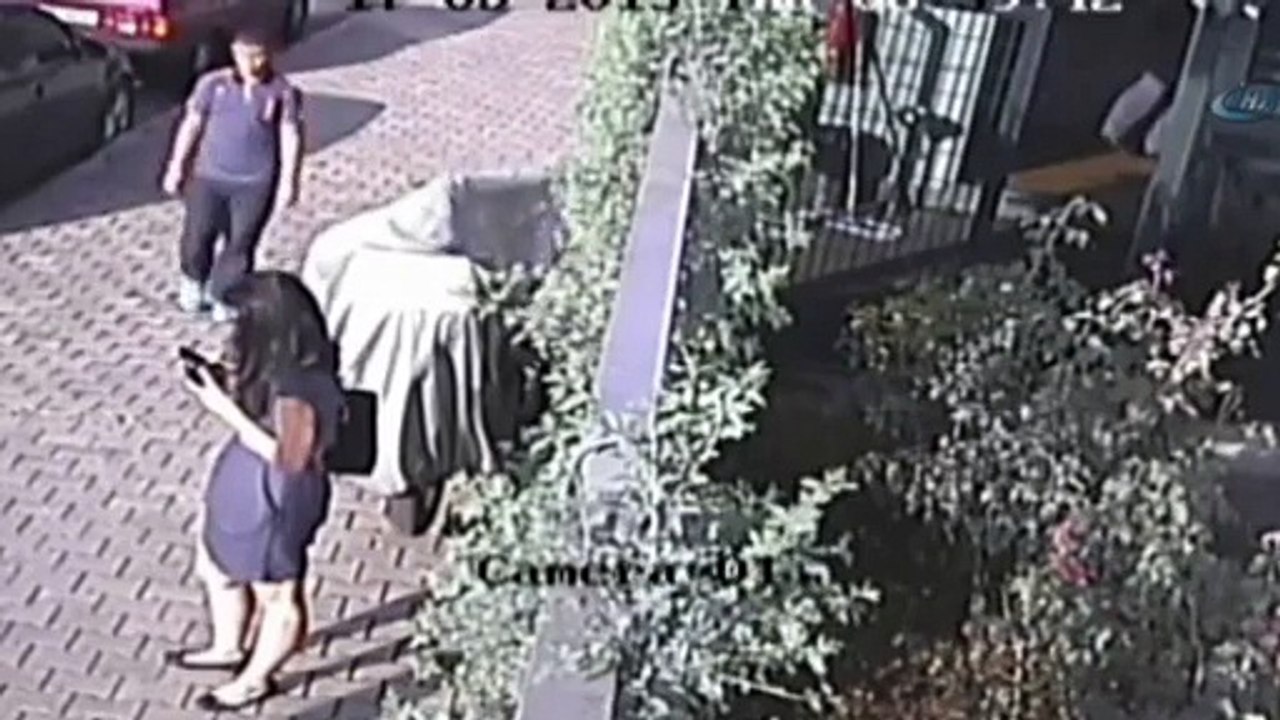 Beyoğlu’ndaki kapkaç anbean kaydedildi