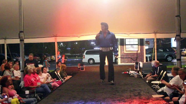 Ritchie Santa sings 'Big Hunk Of Love' Elvis Week 2013