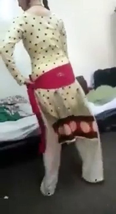 Punjabi girl dance on aik jawani tari - Indian Pakistani home girl mast dance