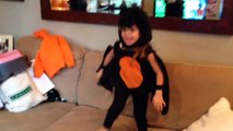 Premier Halloween de bébé - Compilation hilarante!