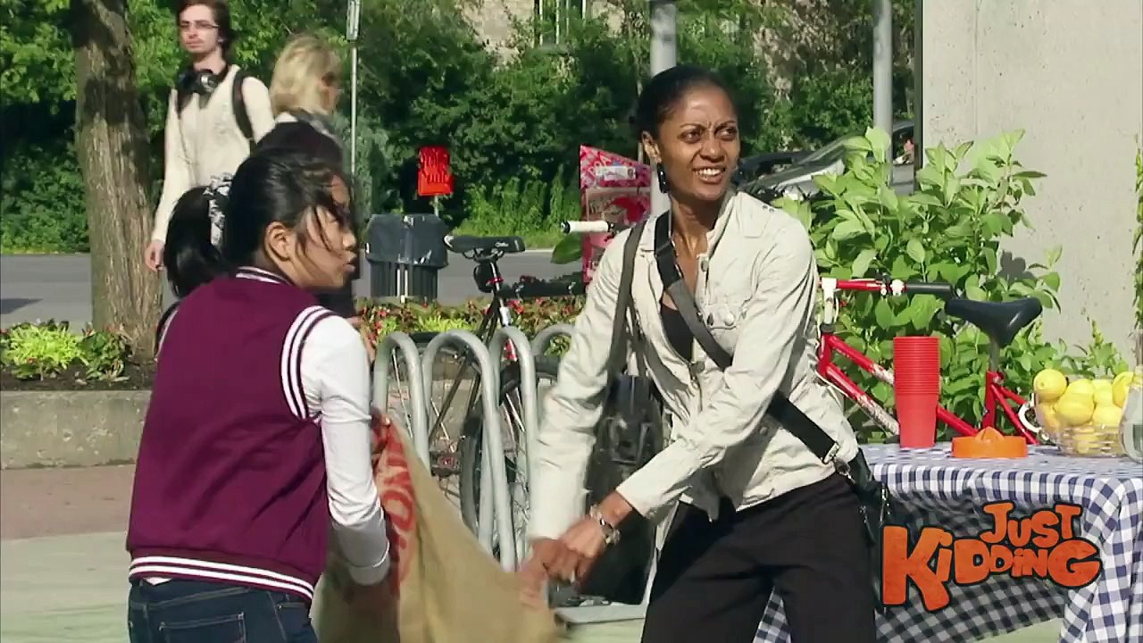 Boomerang Bag of Lemons