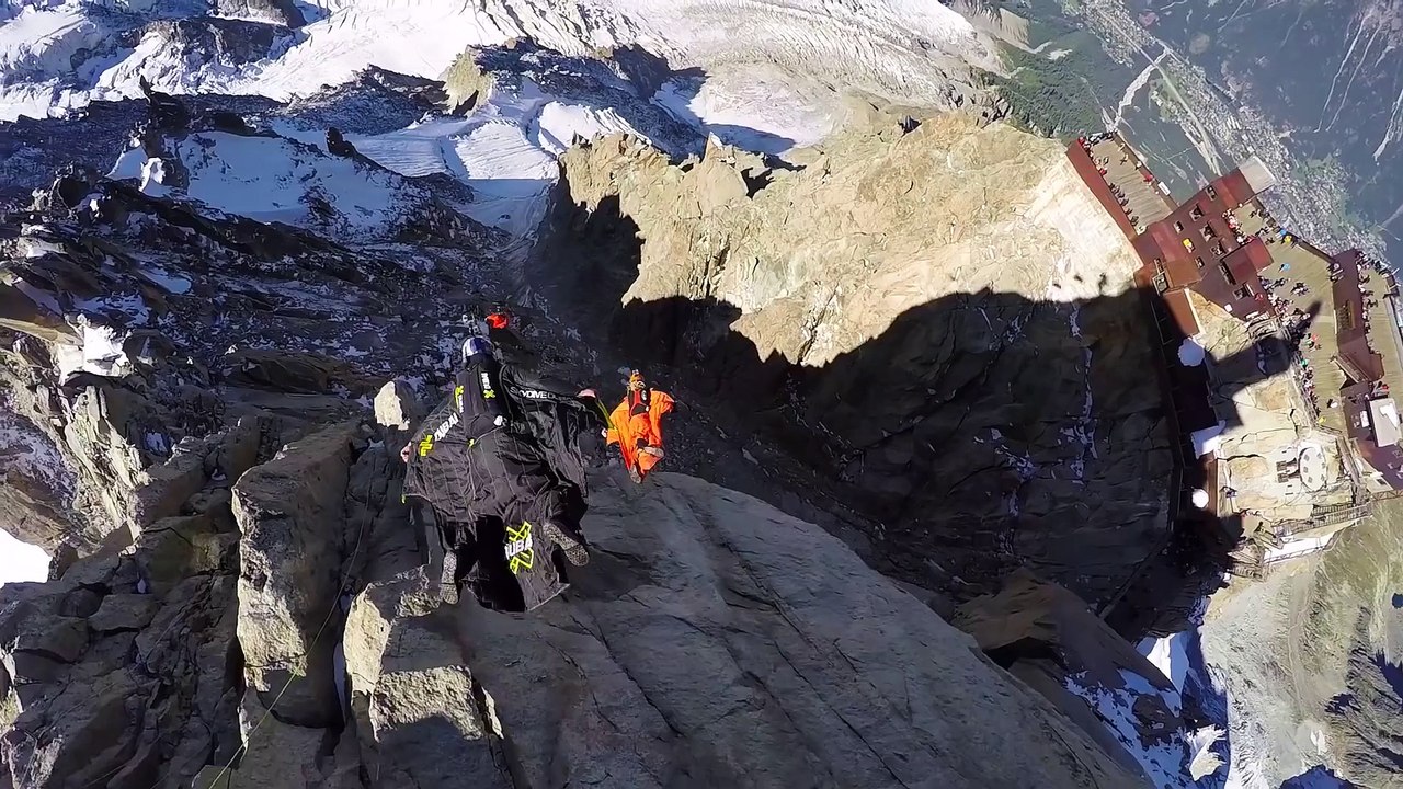 Saut en Wingsuit du haut des Alpes. Dingue!