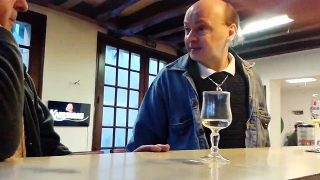 Buzz : 2 mecs bourrés parlent de Charlie Hebdo au bistrot !