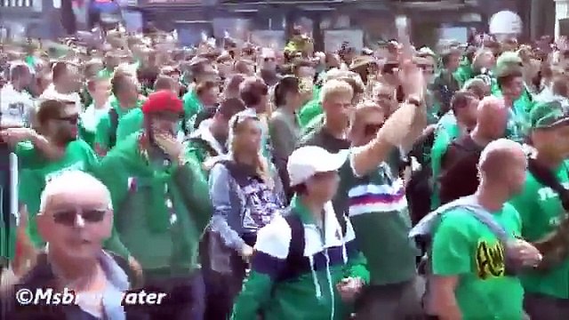 Rapid Wien Fans op weg naar de Amsterdam ArenA (Ajax -Rapid Wien) voorronde van de Champio