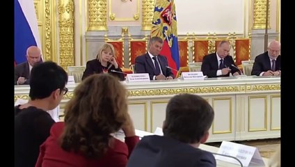 Ирина Хакамада заткнула царя за пояс.