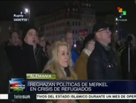 Alemanes rechazan políticas de Merkel sobre crisis de refugiados