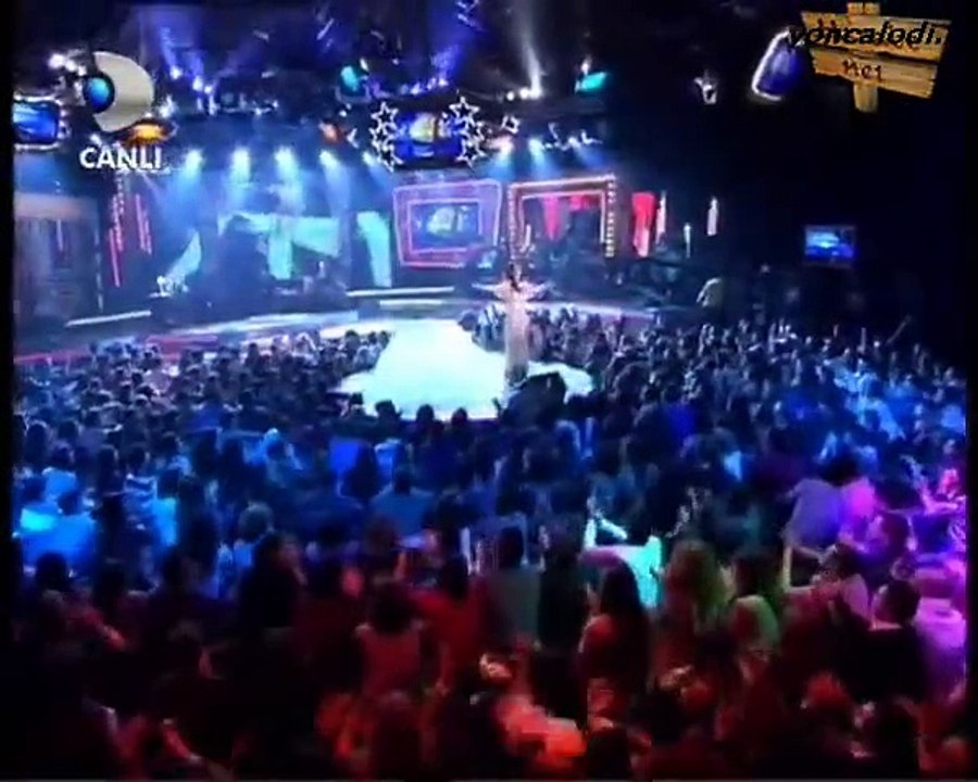 Yonca Lodi - Düştüysek Kalkarız (Beyaz Show) 2010