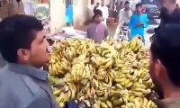Punjab police beating poor fruit seller