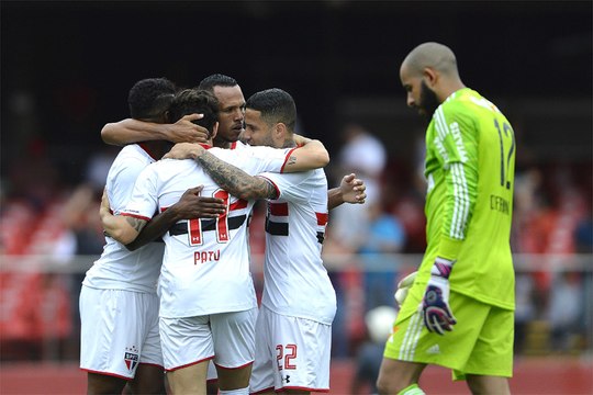 São Paulo goleia Sport no Morumbi e segue na briga pelo G4