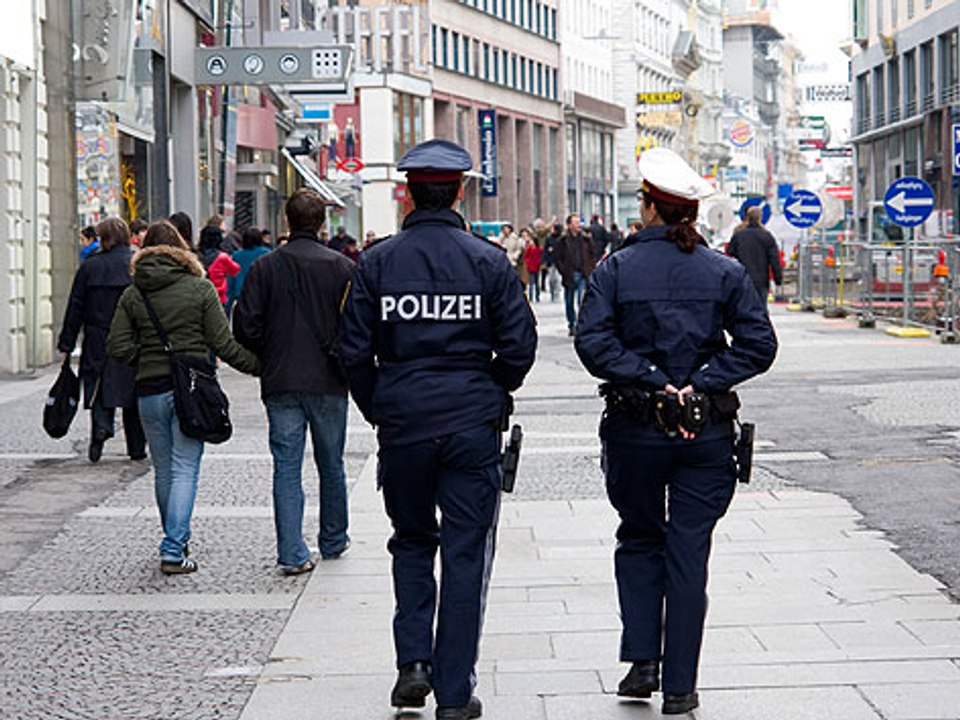 Doku Polizei 2015  Bezirksdienstbeamte - Unterwegs im Kölner Kiez [Dokumentation Deutsch]