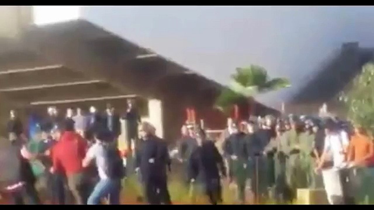 عميد الكلية للطلبة - -ها هما غادي يدخلو ليكم دبا - شاهد ماذا وقع بعد ذلك !