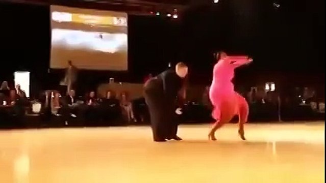 И как только они танцуют при таком весе КЛАСС!!