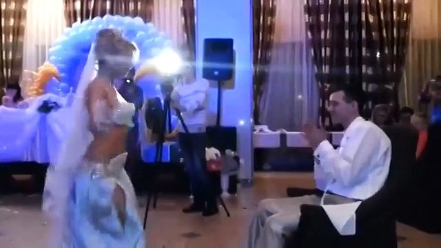 Красивый танец живота невесты для жениха!