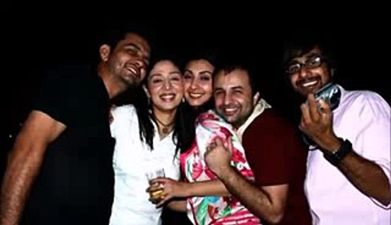 Pakistani Celebrities Drinking And Smoking