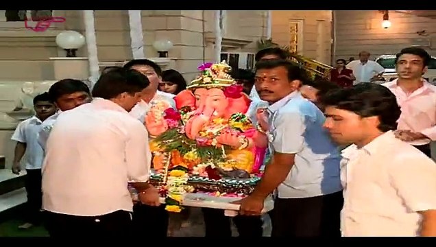 Jeetendra With Tusshar Kapoor, Ekta Kapoor Takes GANPATI For VISARJAN