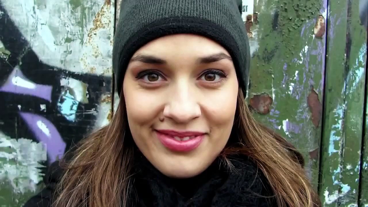 Girl photographed every day after the wedding