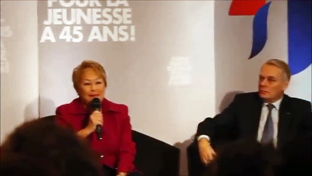 Brigitte Ayrault se prend les pieds dans le tapis