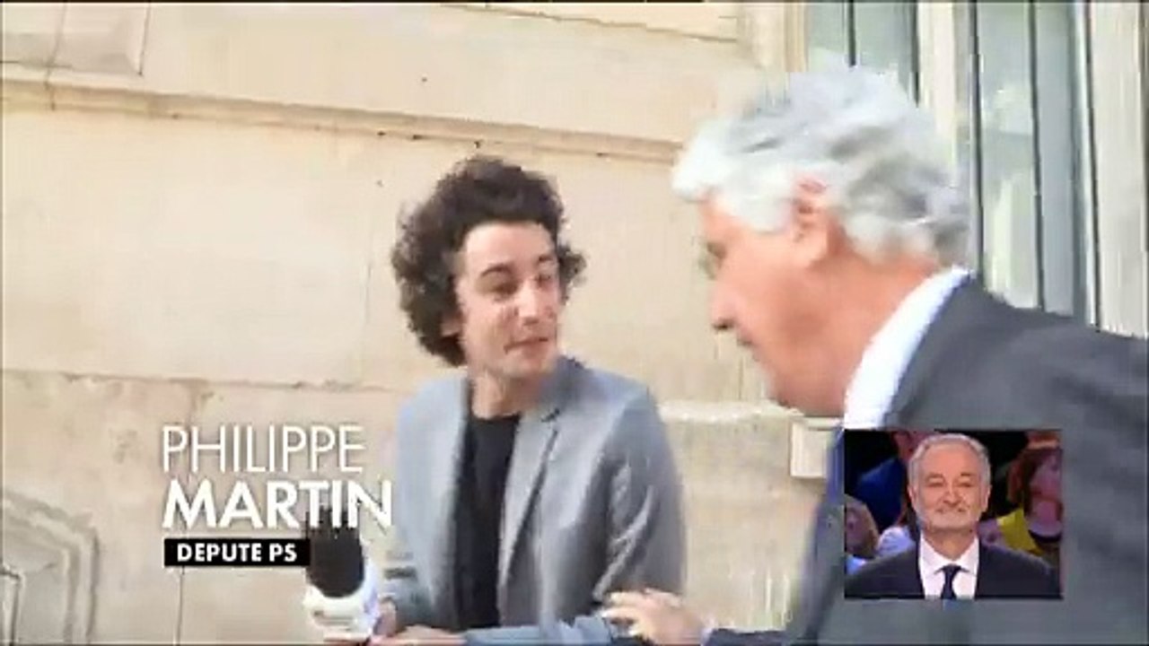 Quand les élus PS refusent de souffler la bougie d'anniversaire de François Hollande