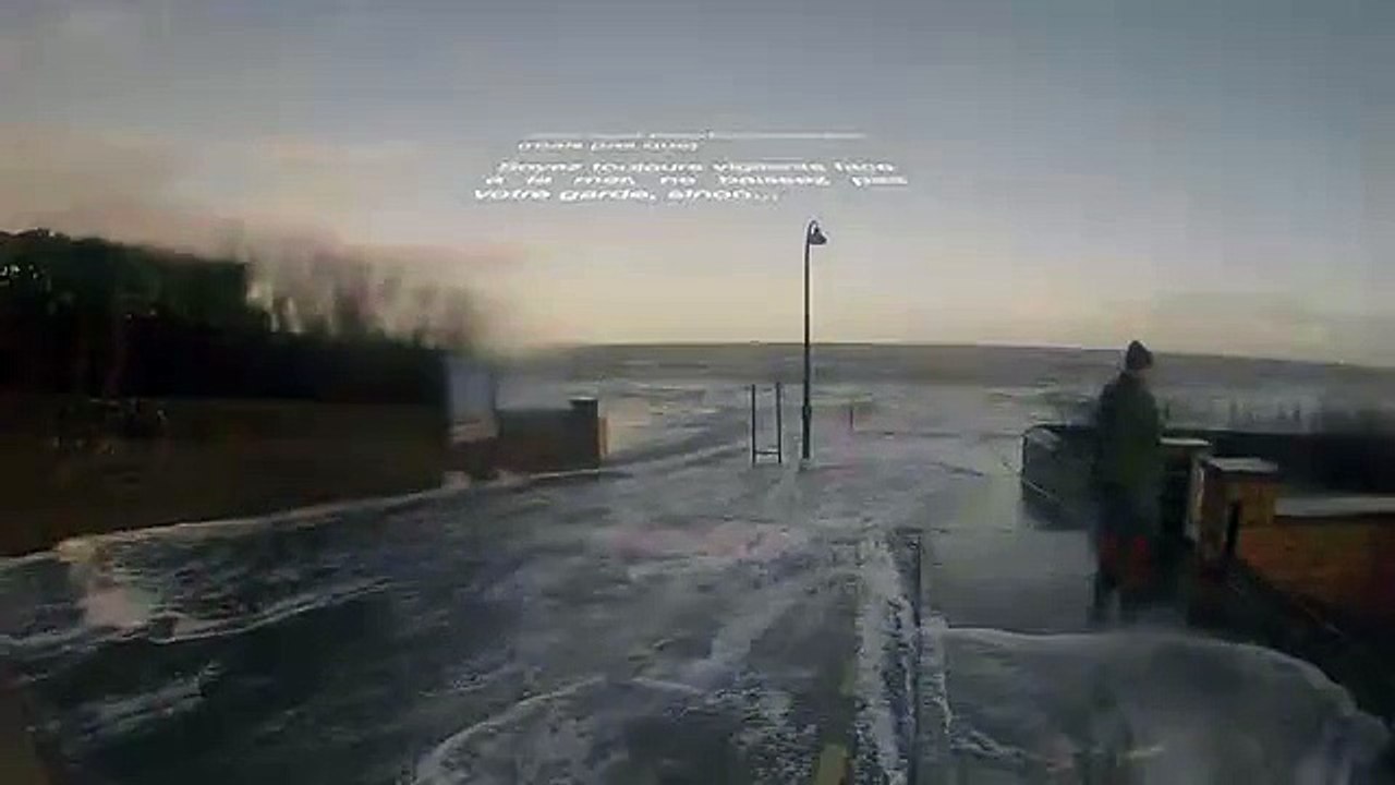 Il se fait emporter par une vague à Saint-Malo